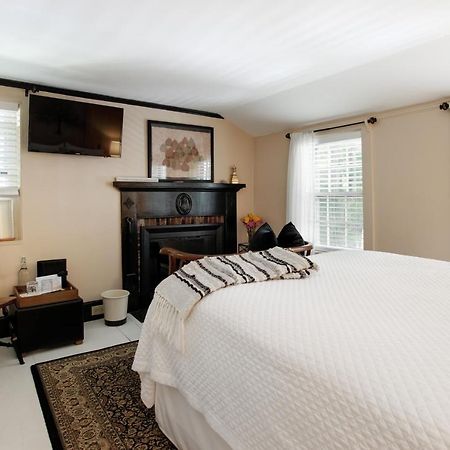 Inn On Main Yarmouth Port Buitenkant foto